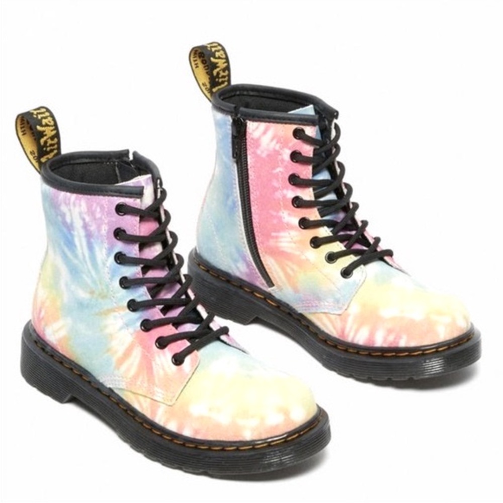 DR. MARTENS 1460 Pascal Suede Lace Up Boot in Tie Dye Size 6